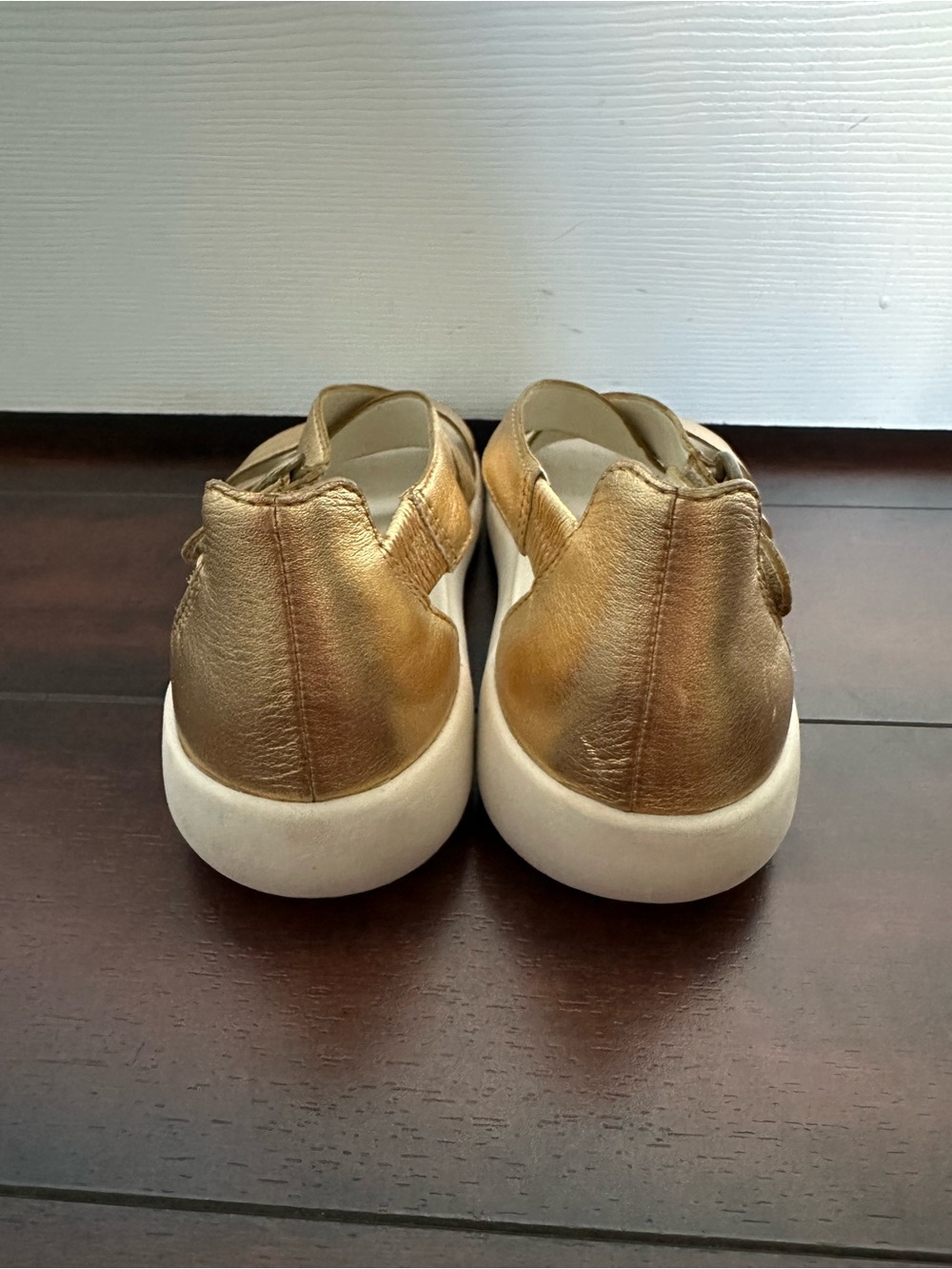 Size 8 Vionic Women’s Harmony RX Gold Metallic Recovery Sandals - Picture 4 of 10